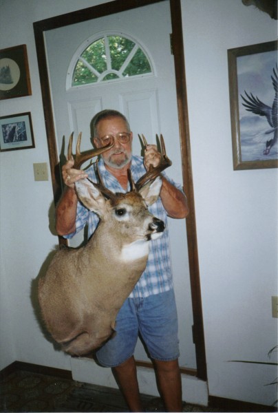 Canadian Whitetail Deer Mounted by Kline's Taxidermy