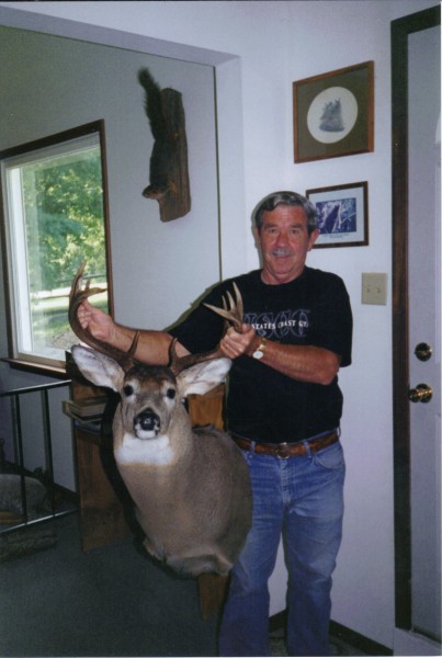 Canadian Whitetail Mounted by Kline's Taxidermy