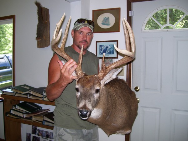 Iowa Trophy Whitetail by Kline's Taxidermy